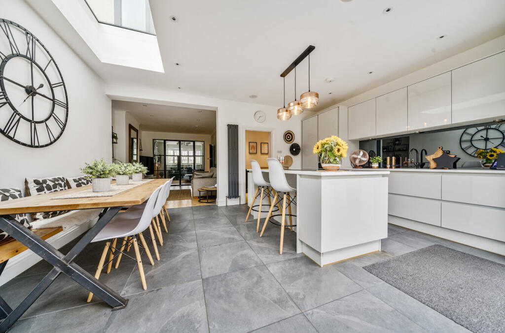 1330344-23-6884f2...