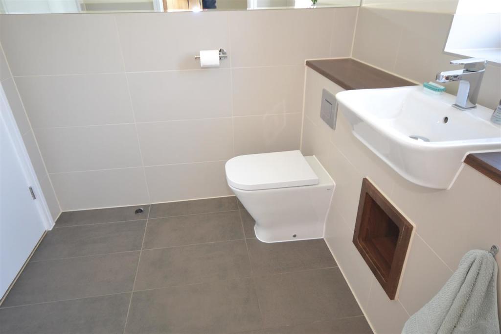 CLOAKROOM /
