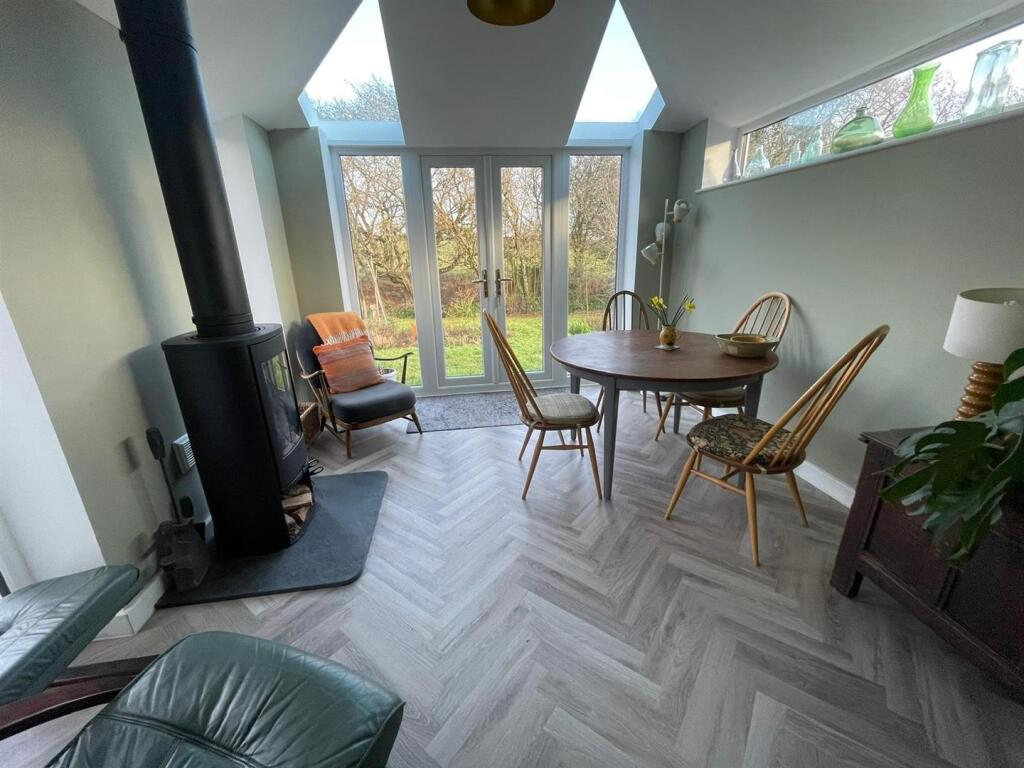 Castleton, Haselbury Plucknett - NO CHAIN