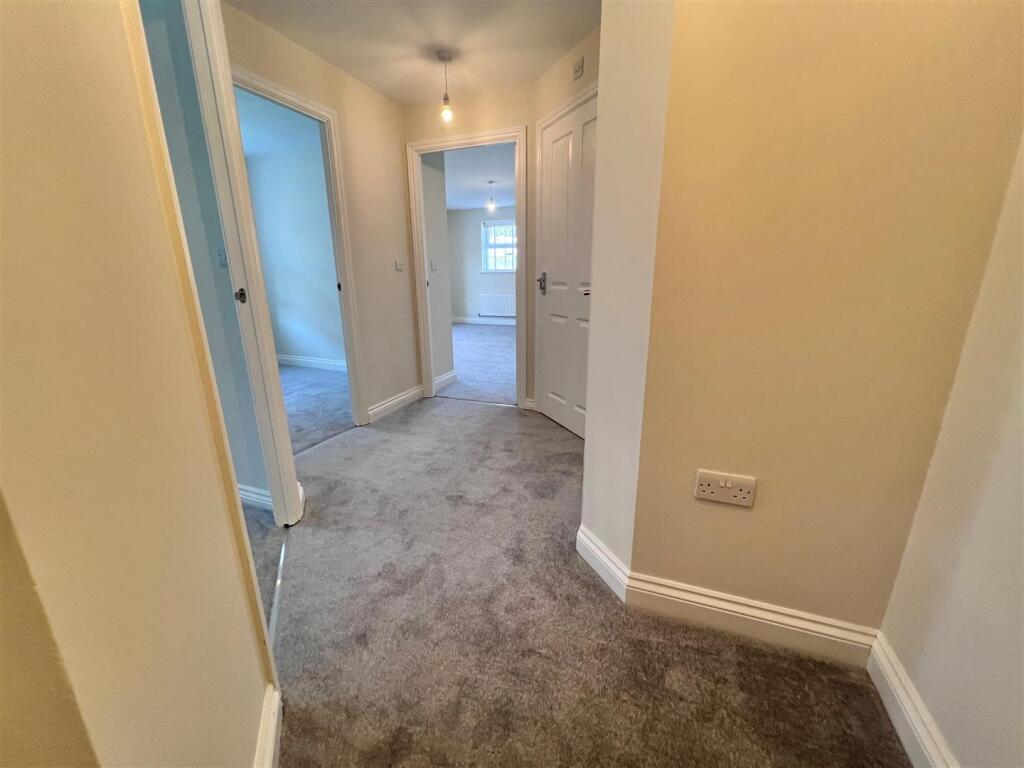 Hallway 1.jpg