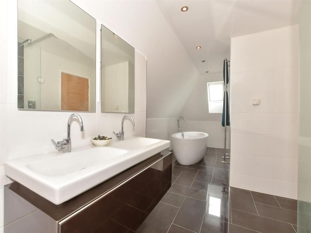 En-Suite Bathroom