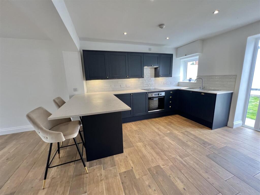 OPEN PLAN LIVING SPACE