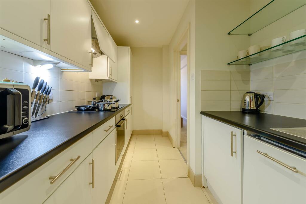 8447084-interior_18.jpg
