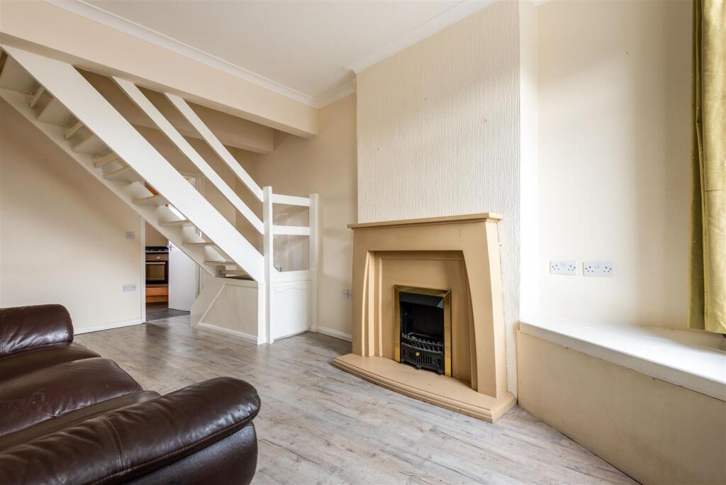 122 Manor Road-3.jpg