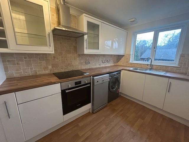 8 Scarlet Oaks kitchen.jpg