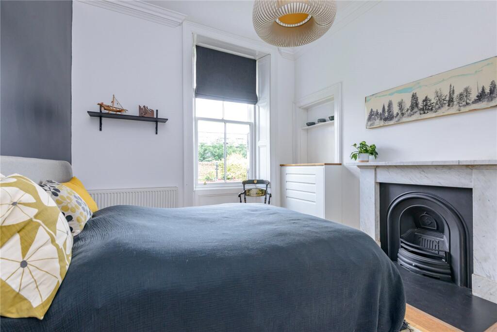 Gillespie Cres. 26
