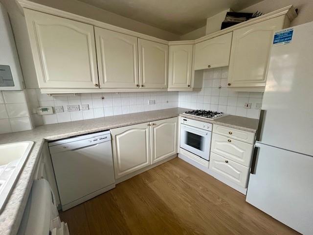 42 Markham Court kitchen.jpg
