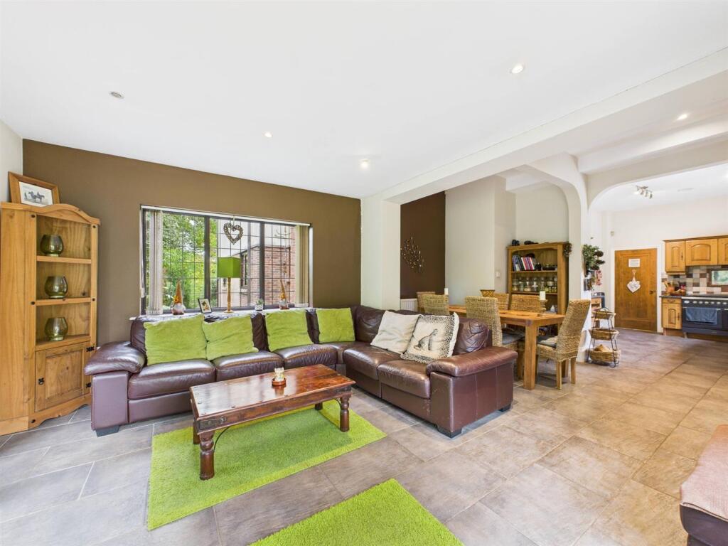 Open Plan Kitchen/Living/Dining Area