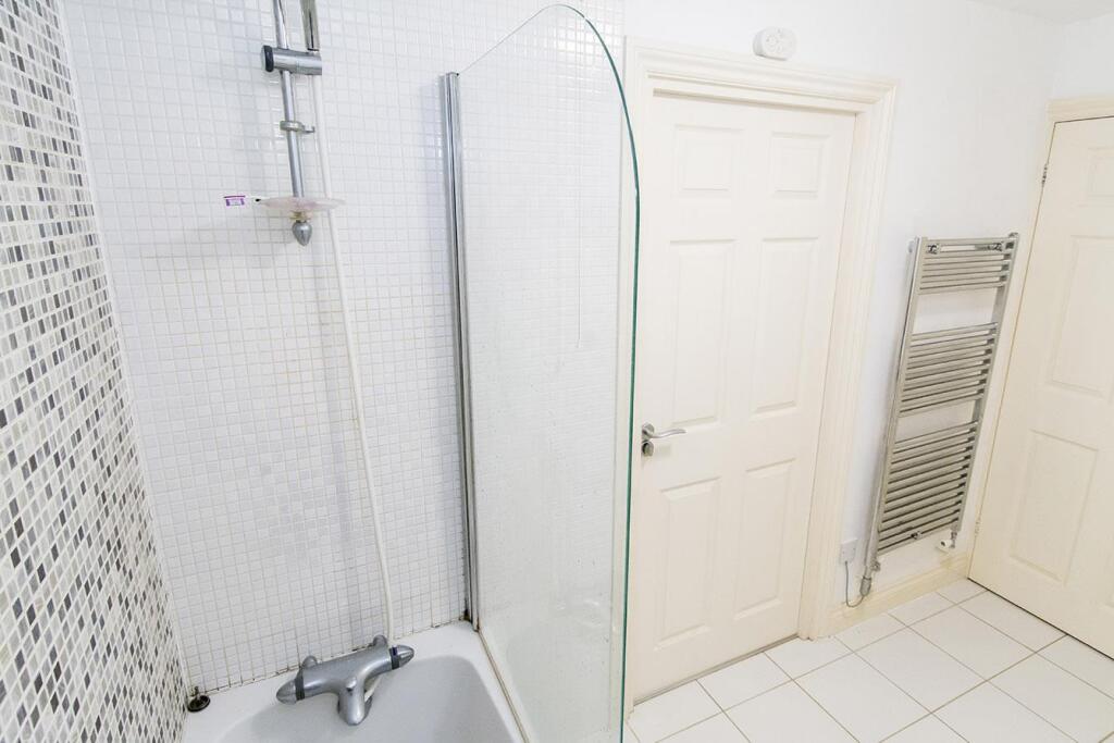 (Jack &amp; Jill Bathroom Photo Two)