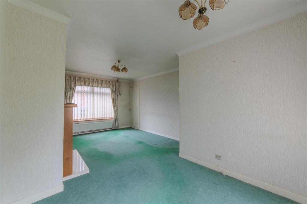 27 Manorbier Drive-10.jpg