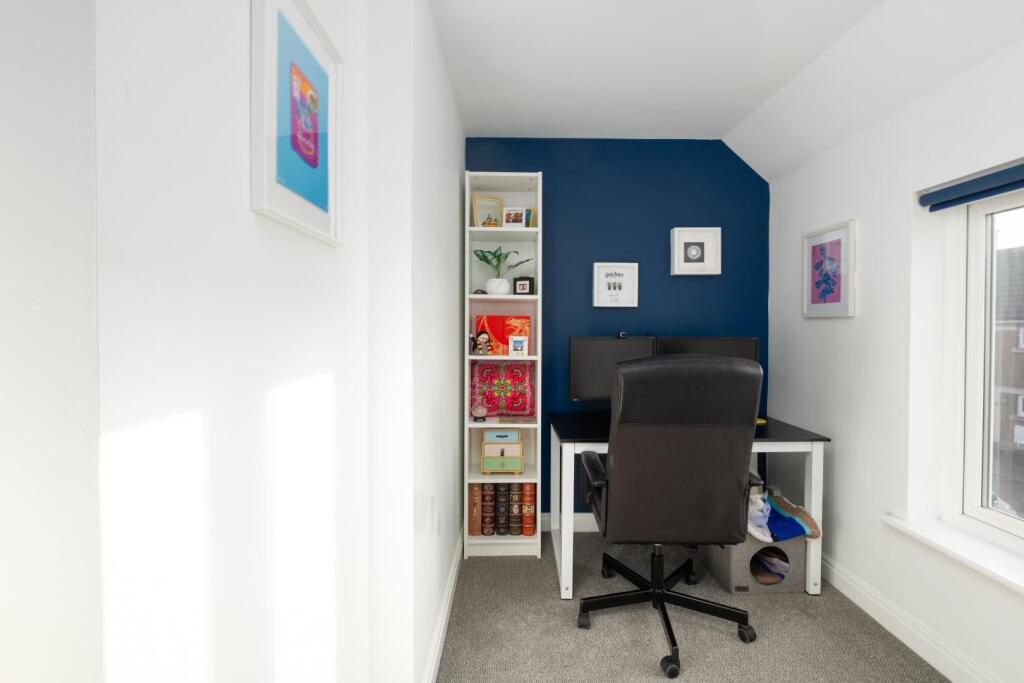 6 TRUBSHAW CLOSE--19.jpg