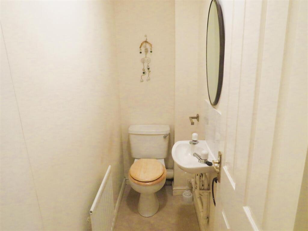 Guest WC.JPG