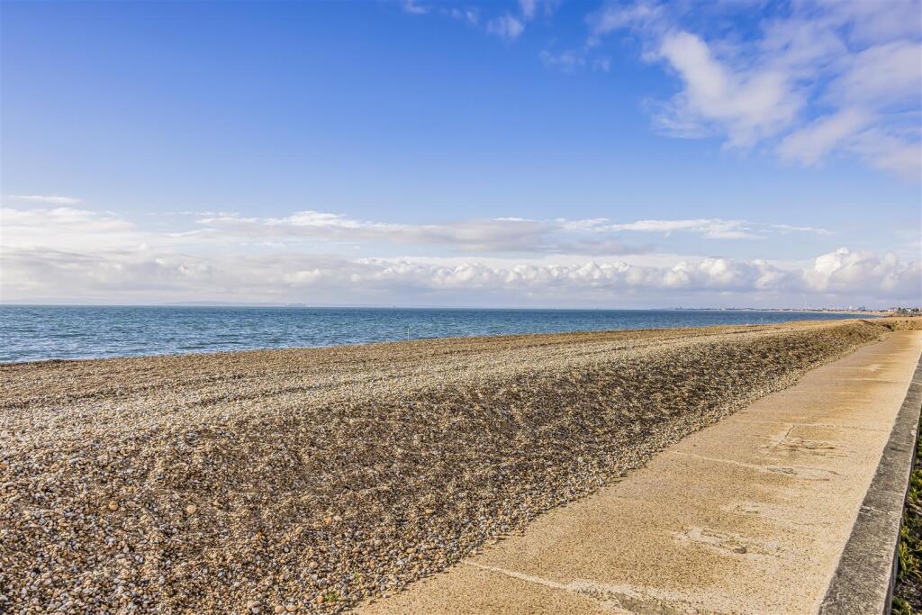 The Penthouse, 22 Bembridge Drive, Hayling Island-