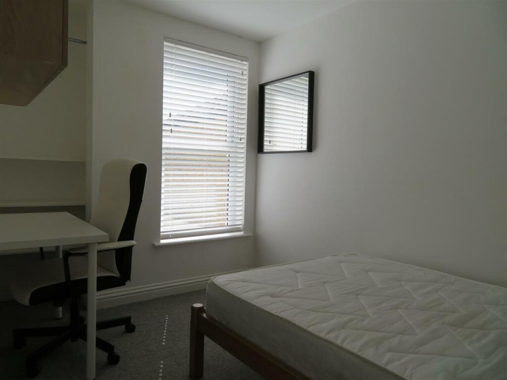 35 Lawson Bed3.JPG