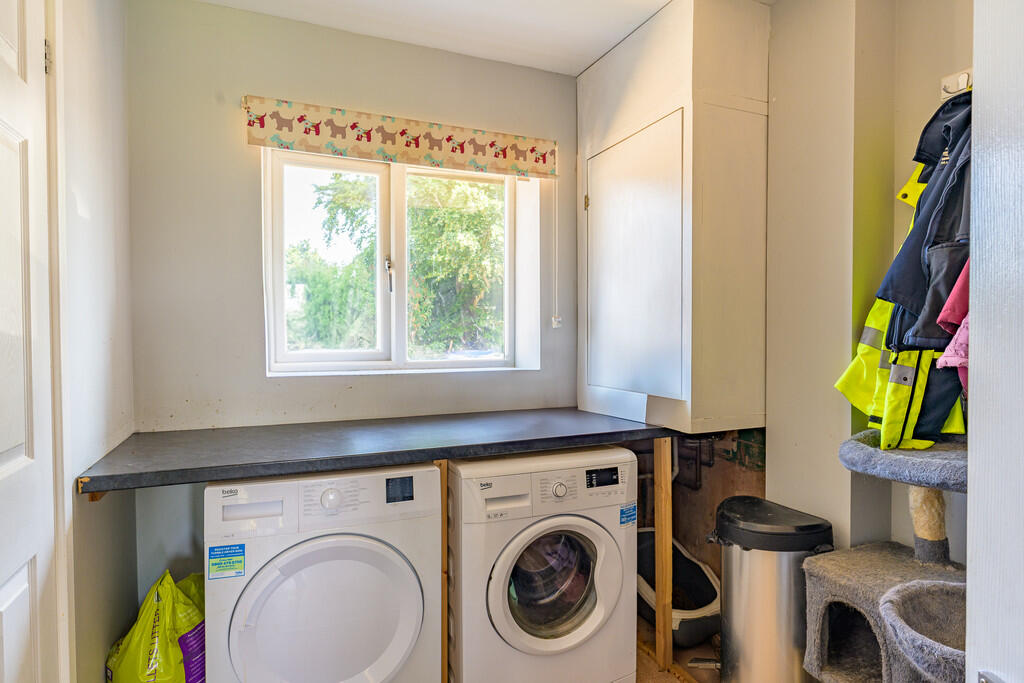 Utility Room DSC_...