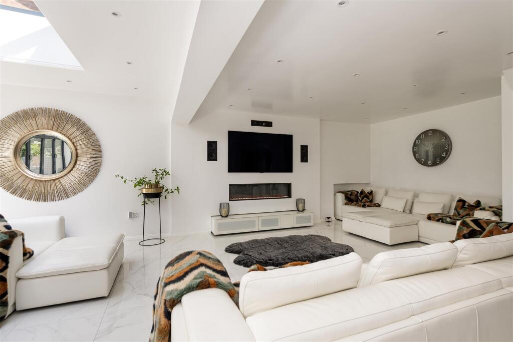 Woodlands living3.jpg