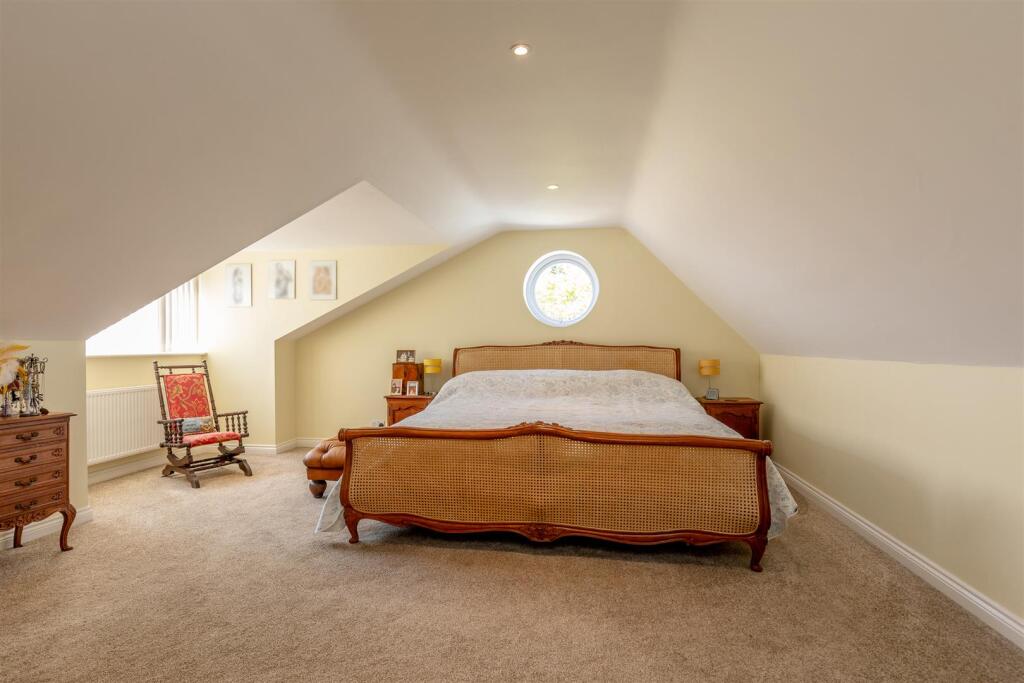 Lyndale, OVer Lane Bed 2.jpg