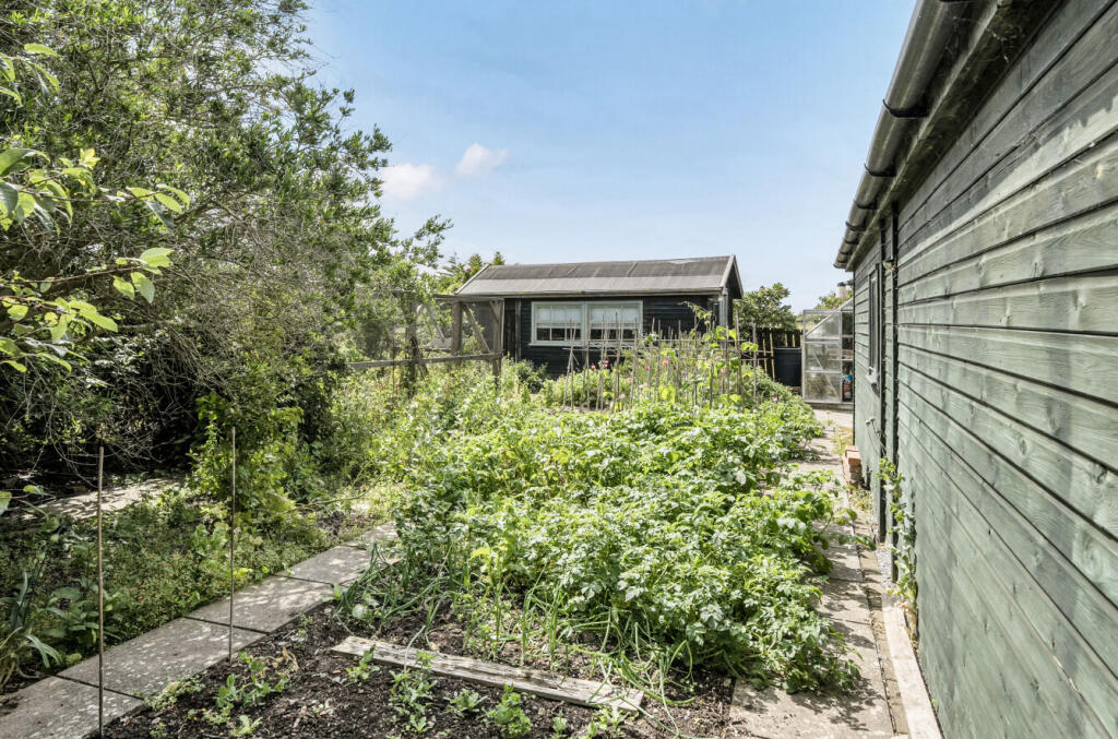 1316560-1-685e7f4...