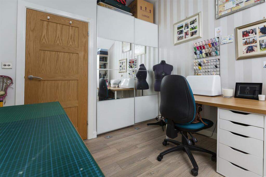 Bramleys Estate Agents - Maple Grove (34).jpg