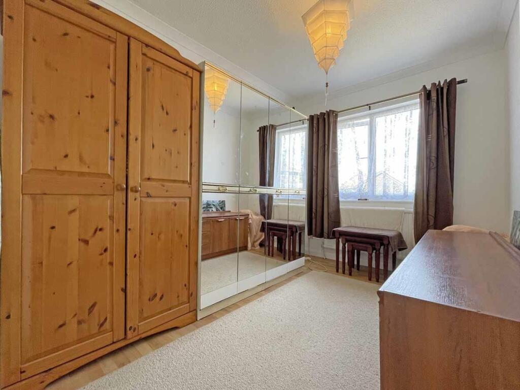 Eastcote Close 4 Bed 2...jpg