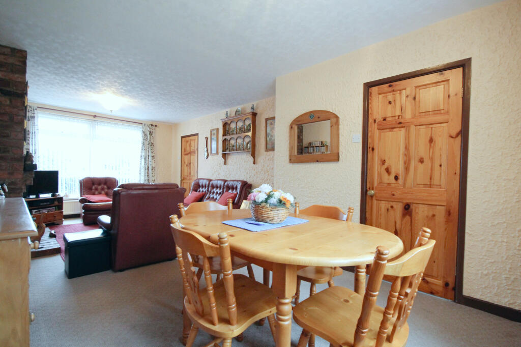 Lounge/Dining Room