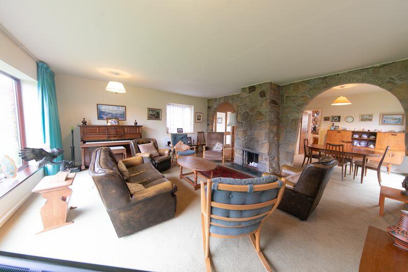 Lounge &amp; dining room