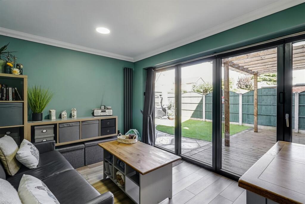 Sitting Room/Bedroom 3