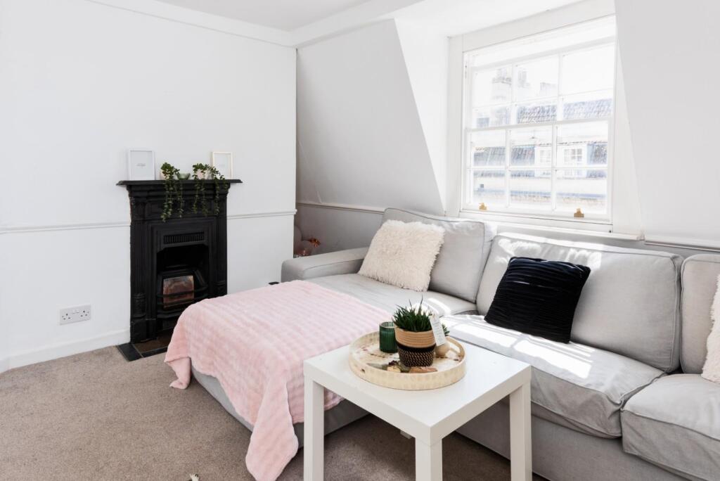 Flat 3, 9 Lower Borough Walls, Bath BA1 1QR-8.jpg