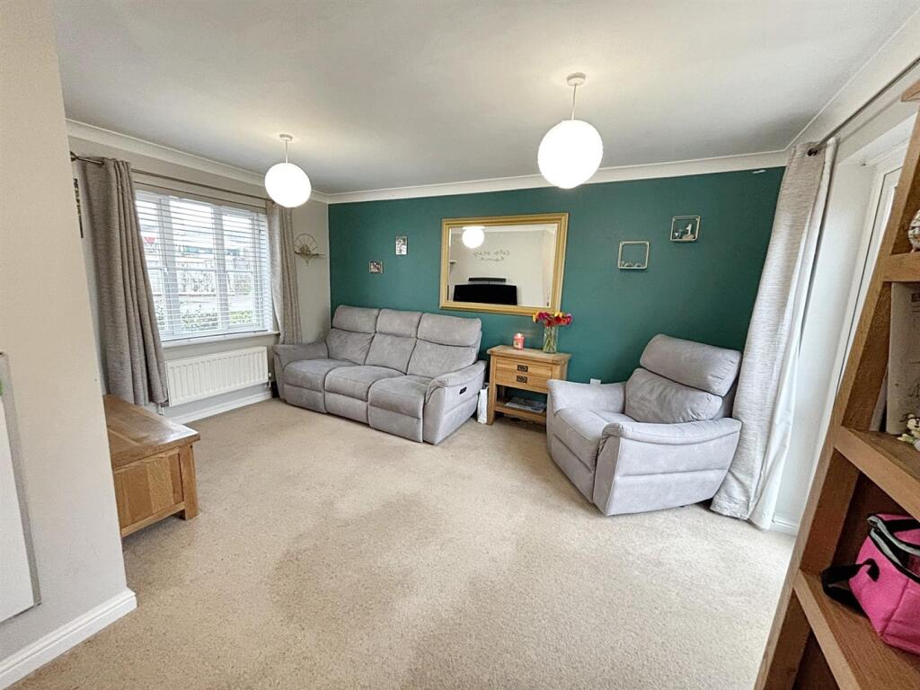 Living room 2.jpg
