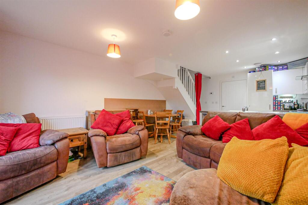 KITCHEN/BREAKFAST/LIVING ROOM