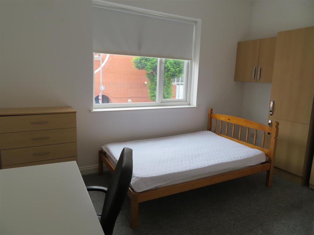 63 Fawcett Room 5.JPG