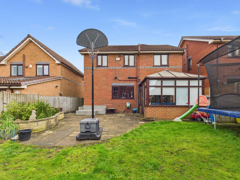 CAM03729G0-PR0185-STILL031