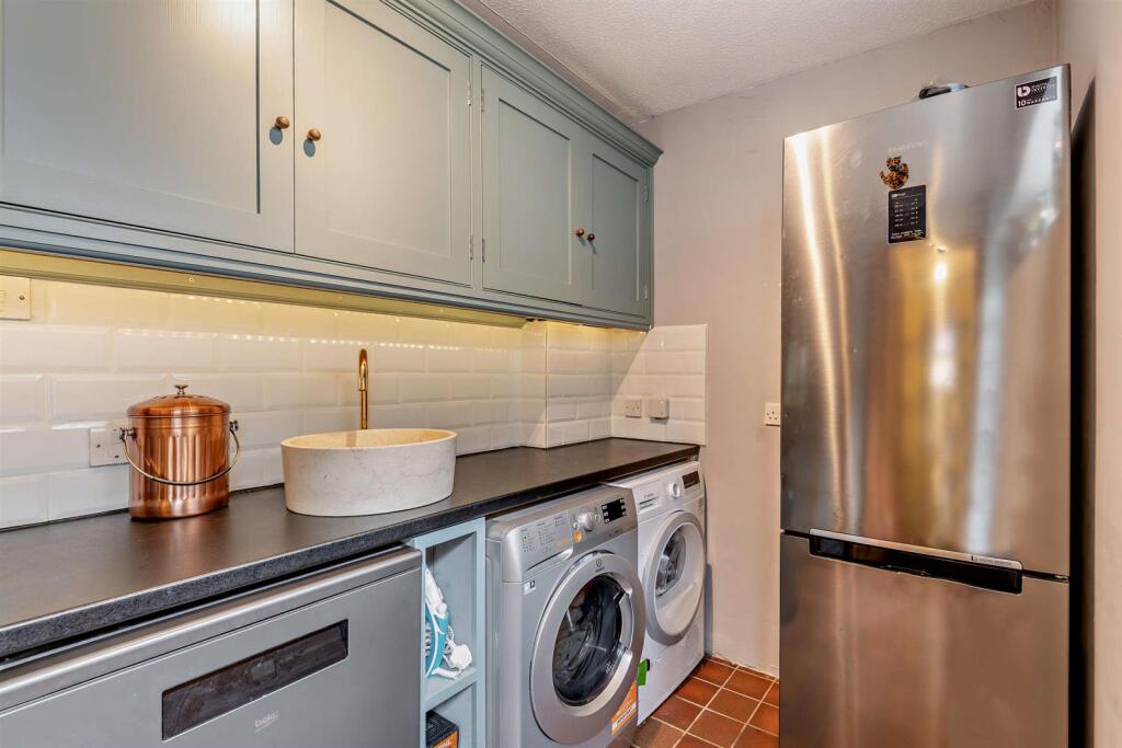 8664310-interior10-800.jpg
