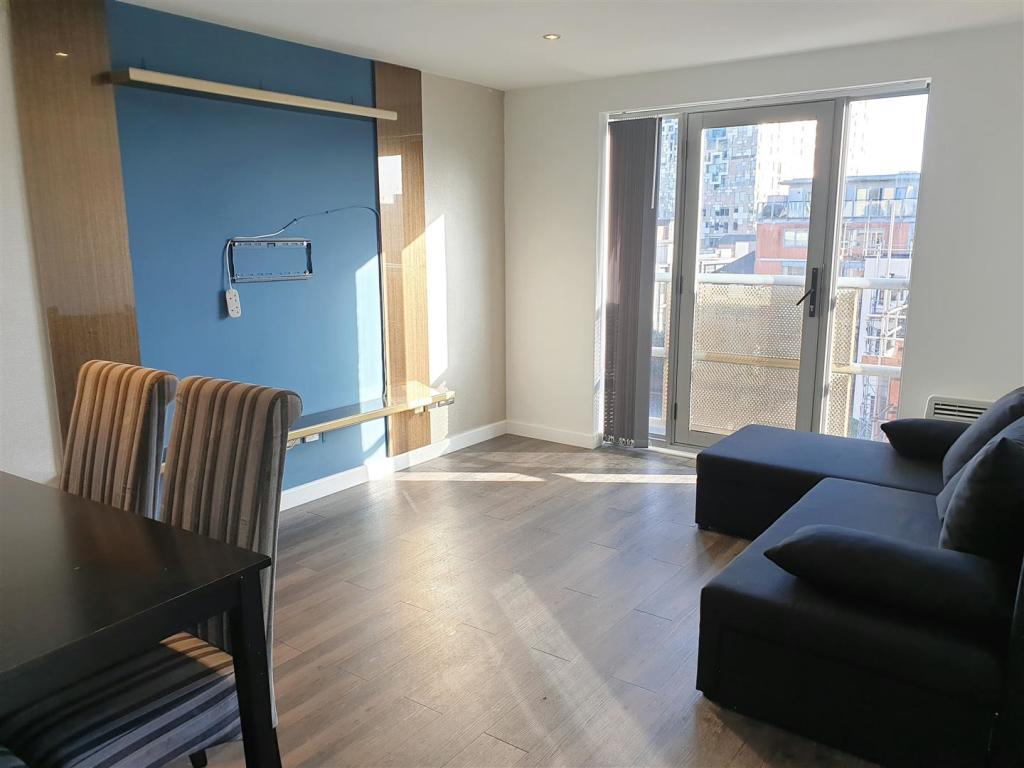 Lounge1.jpg