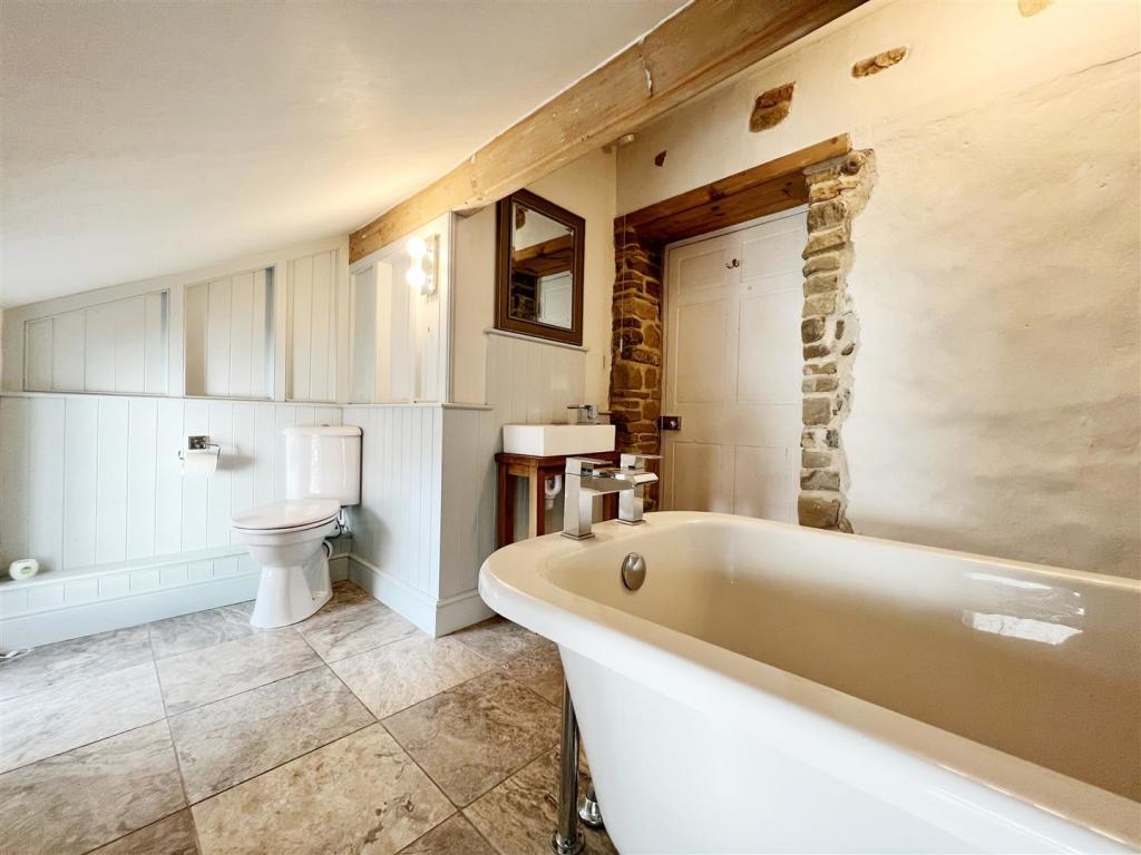 Bathroom 3.jpg