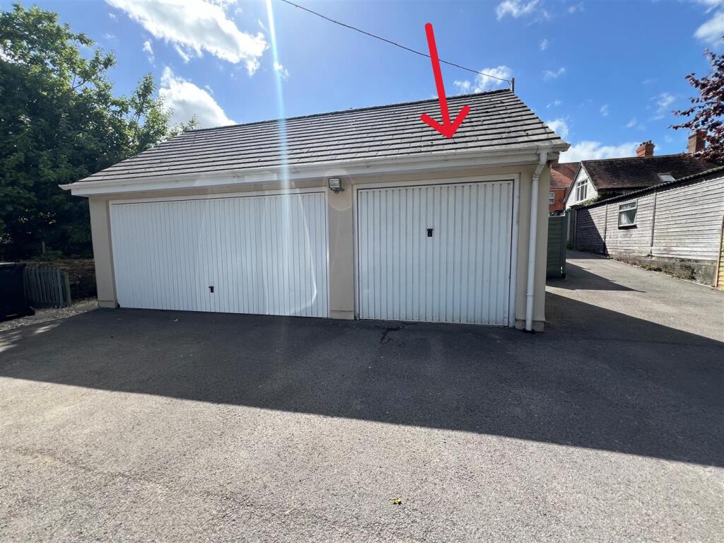 Garage pic 1.jpg