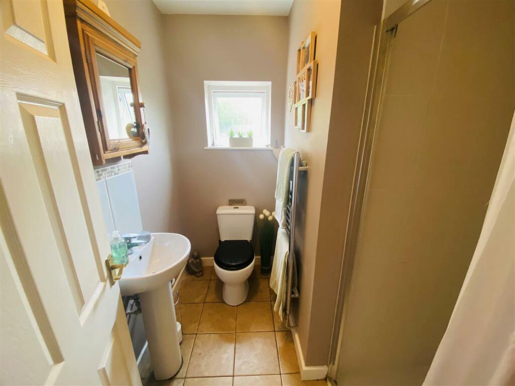 SHOWER ROOM