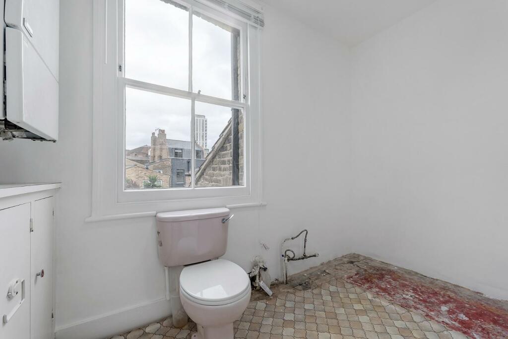 Bathroom 2.JPG