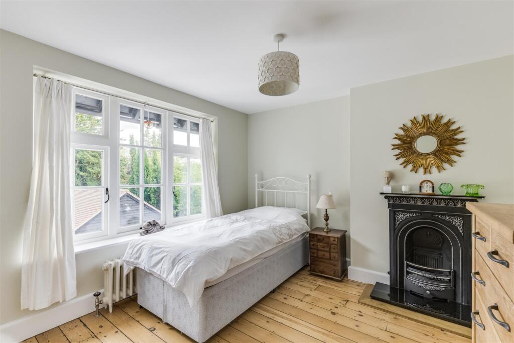 Norton Way South 334-21.jpg