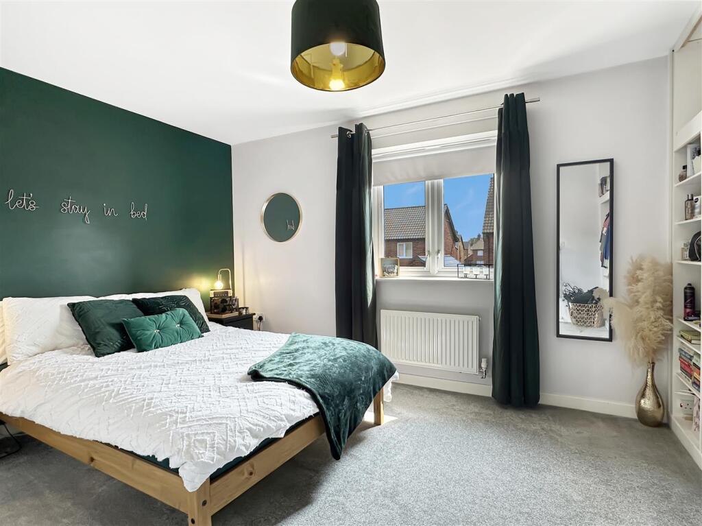 Bedroom 1 (2)