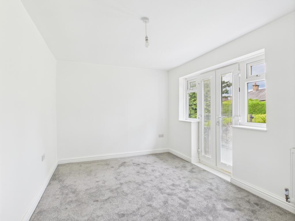 CAM03729G0-PR0100-STILL014