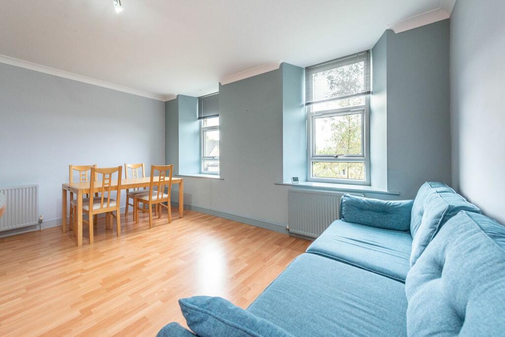 KITCHEN/DINNER AND LOUNGE