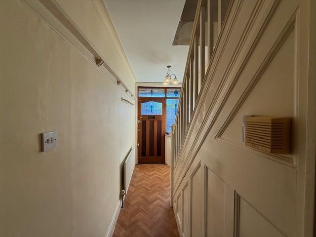 ENTRANCE/VESTIBULE