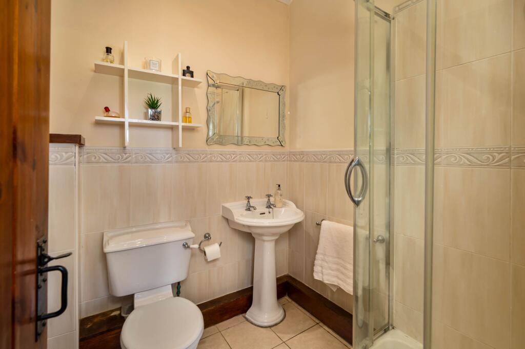 Master bedroom en suite 