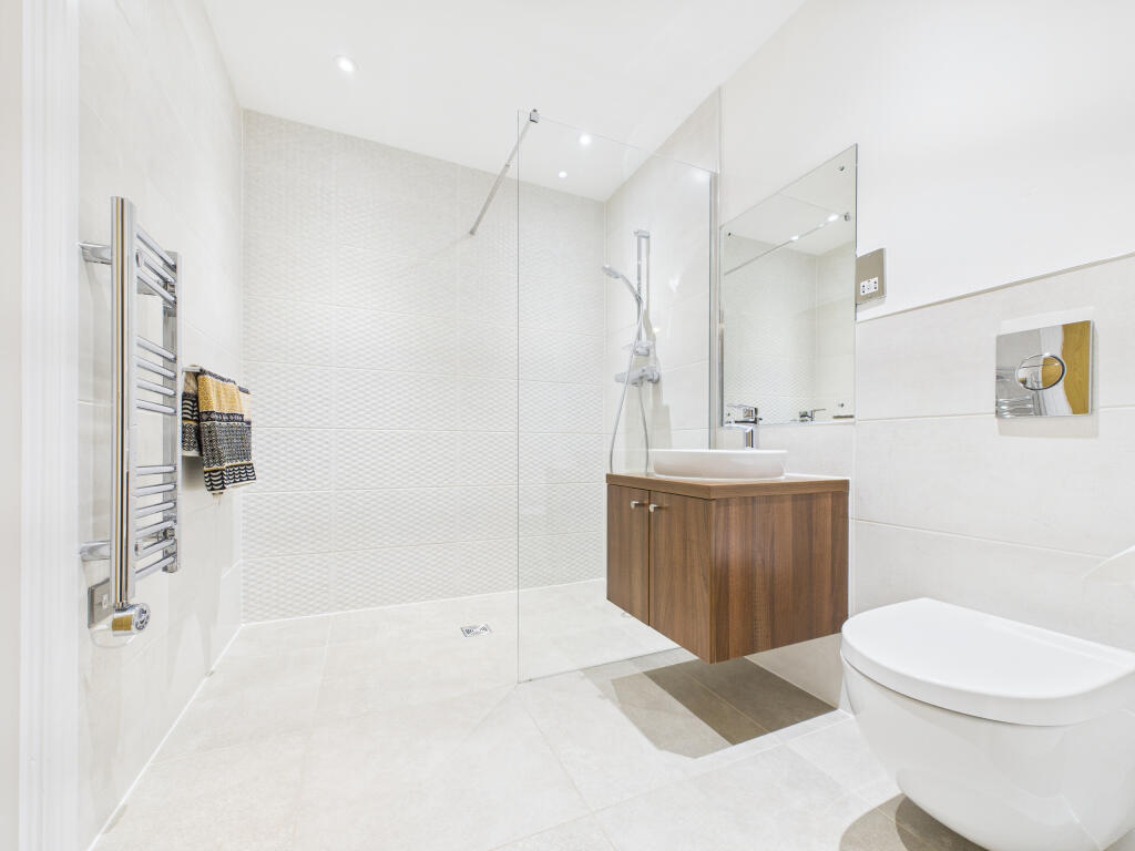 CAM02909G0-PR0471-STILL014