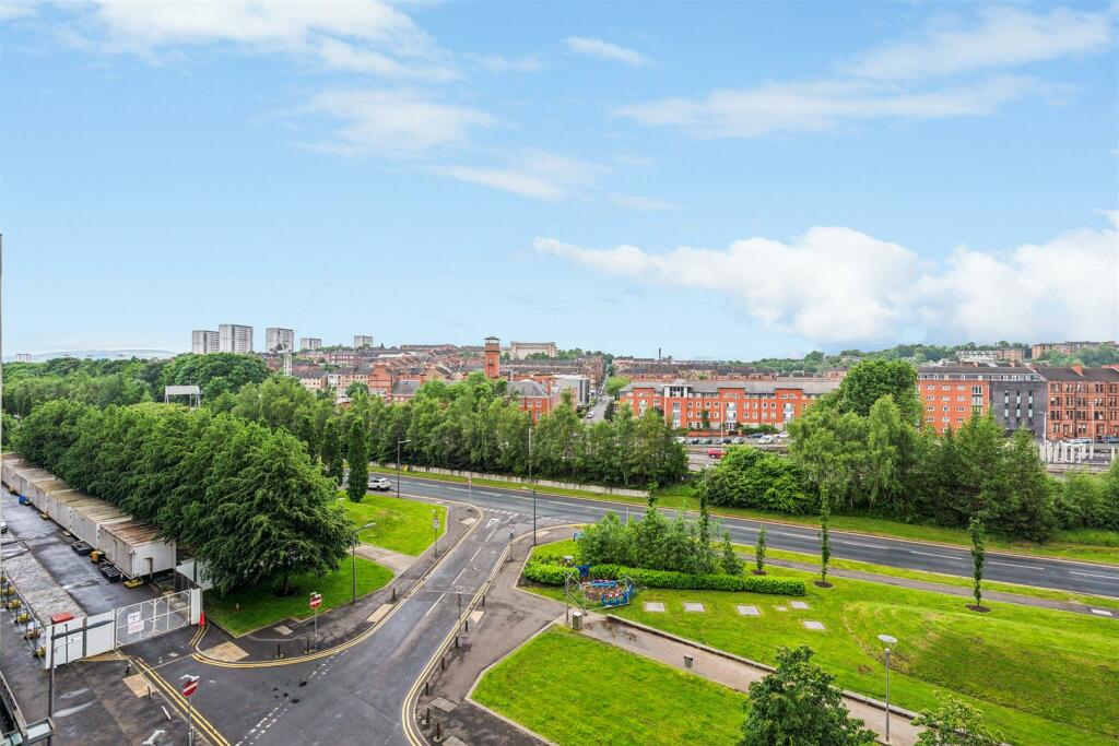 YATES HELLIER - 5 1 305 Glasgow Harbour Terraces (