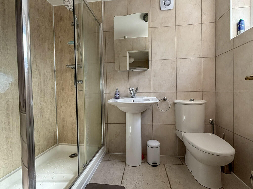 Shower Room (Grou...