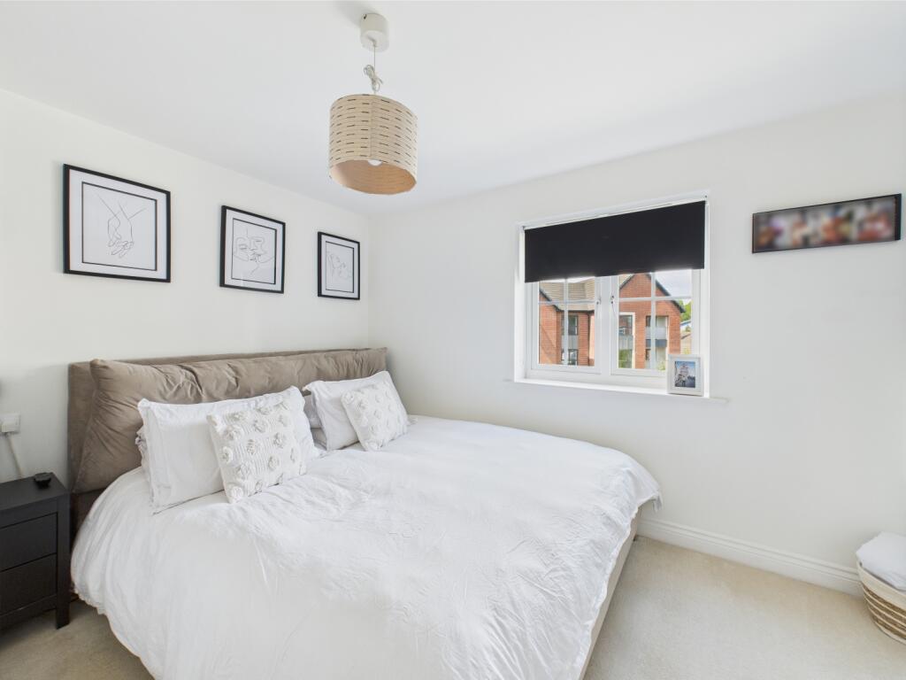 CAM03729G0-PR0040-STILL018