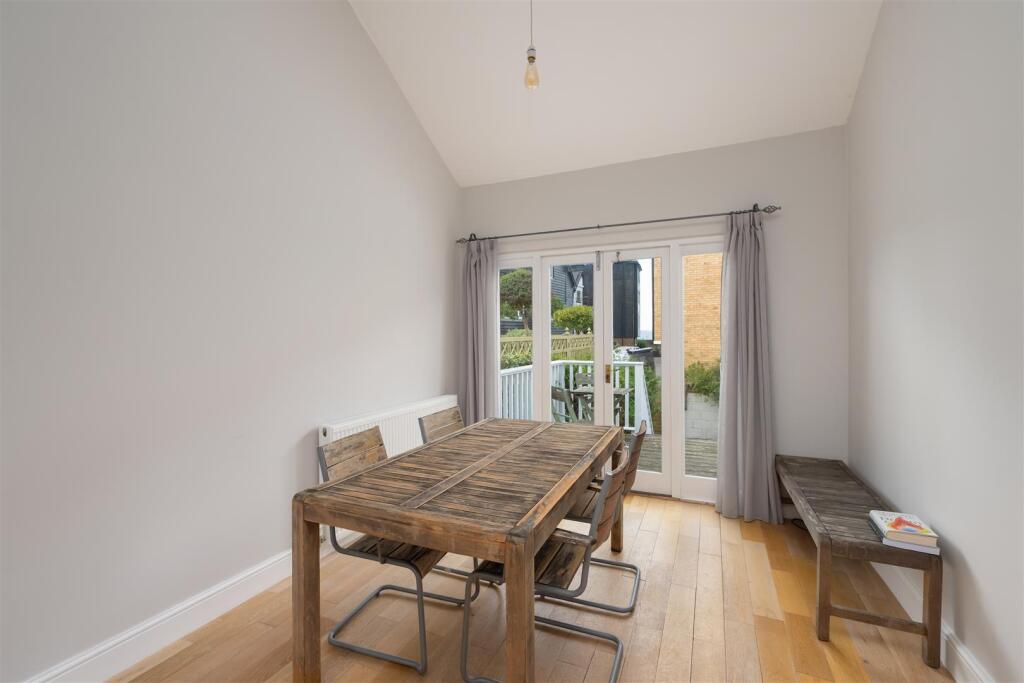 Island Wall, Whitstable