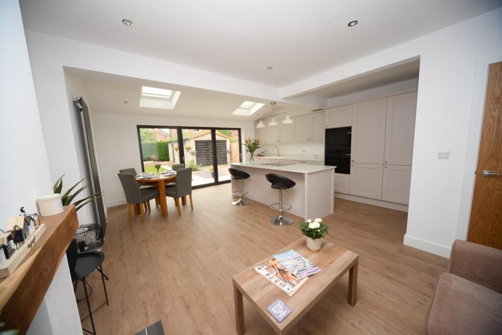 Looking toward kitchen.jpg